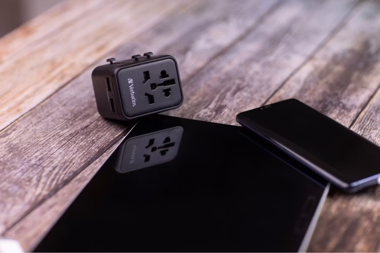 Universal travel adapter
